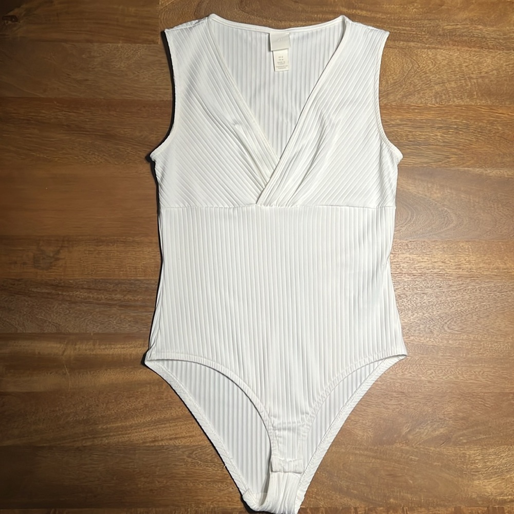 🍦H&M Off White Ribbed Bodysuit, size Medium